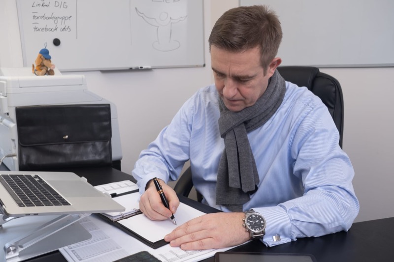 Robert Crnkovic am Schreibtisch